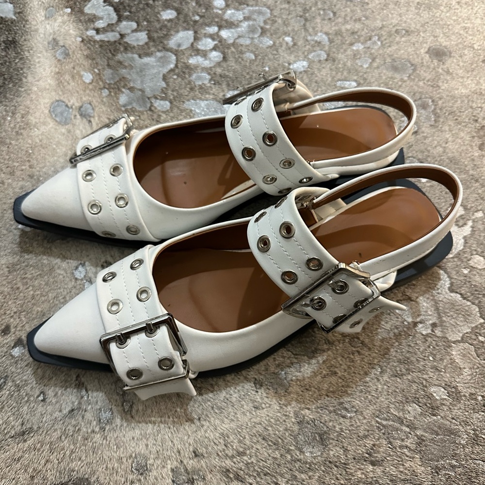 Buckle Flats - Picture 3 of 5